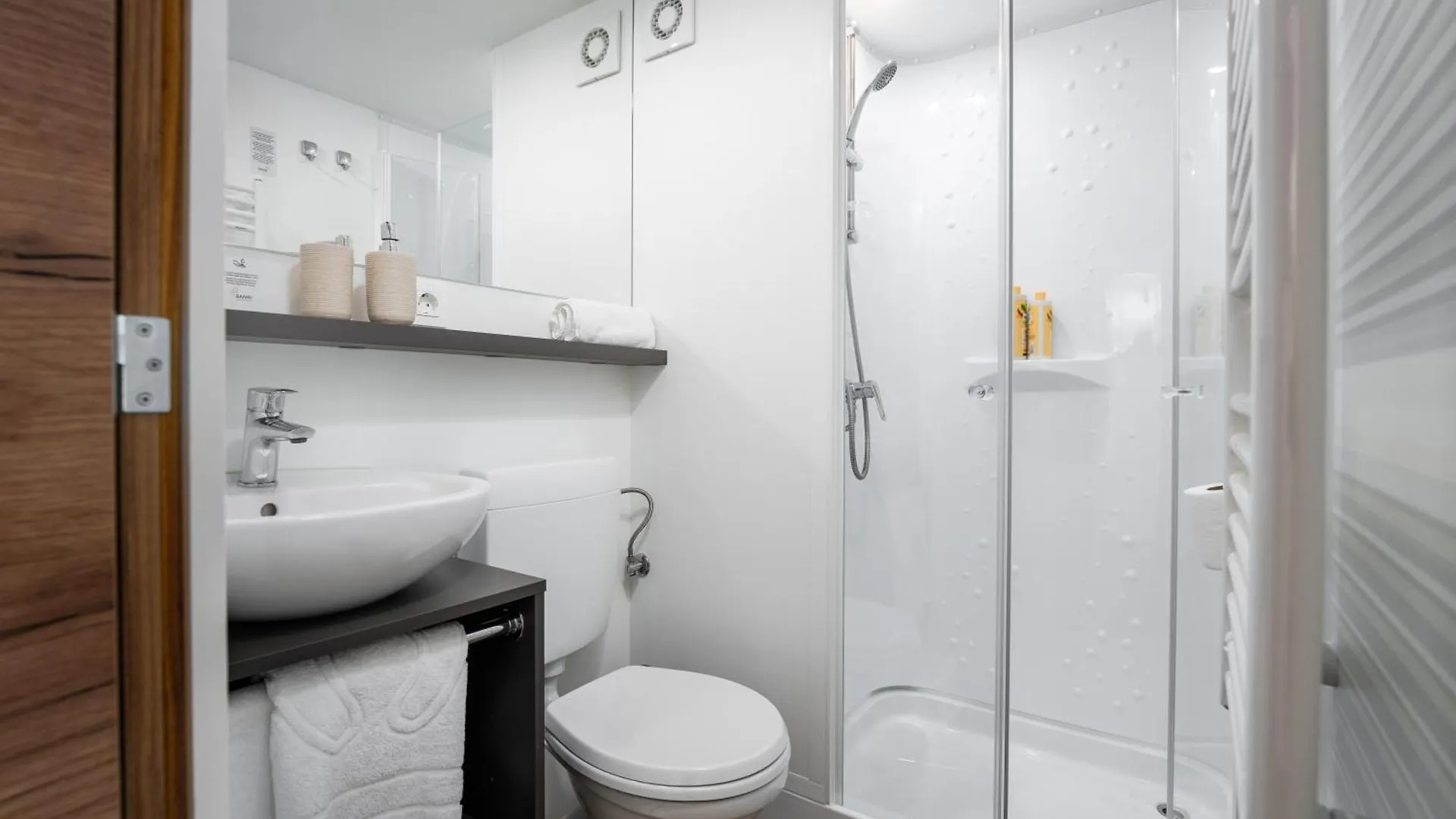 Banki Green Istrian Village - Holiday Homes & Glamping Tents 0*, Basici